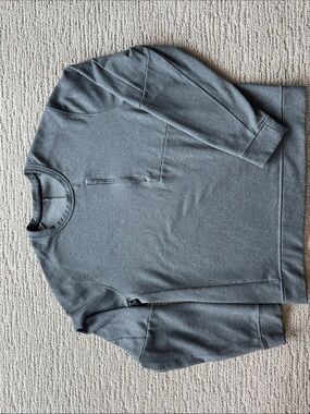 Lululemon … Men’s
Casual Heather Gray Pullover Sweatshirt with zip breast pocke.